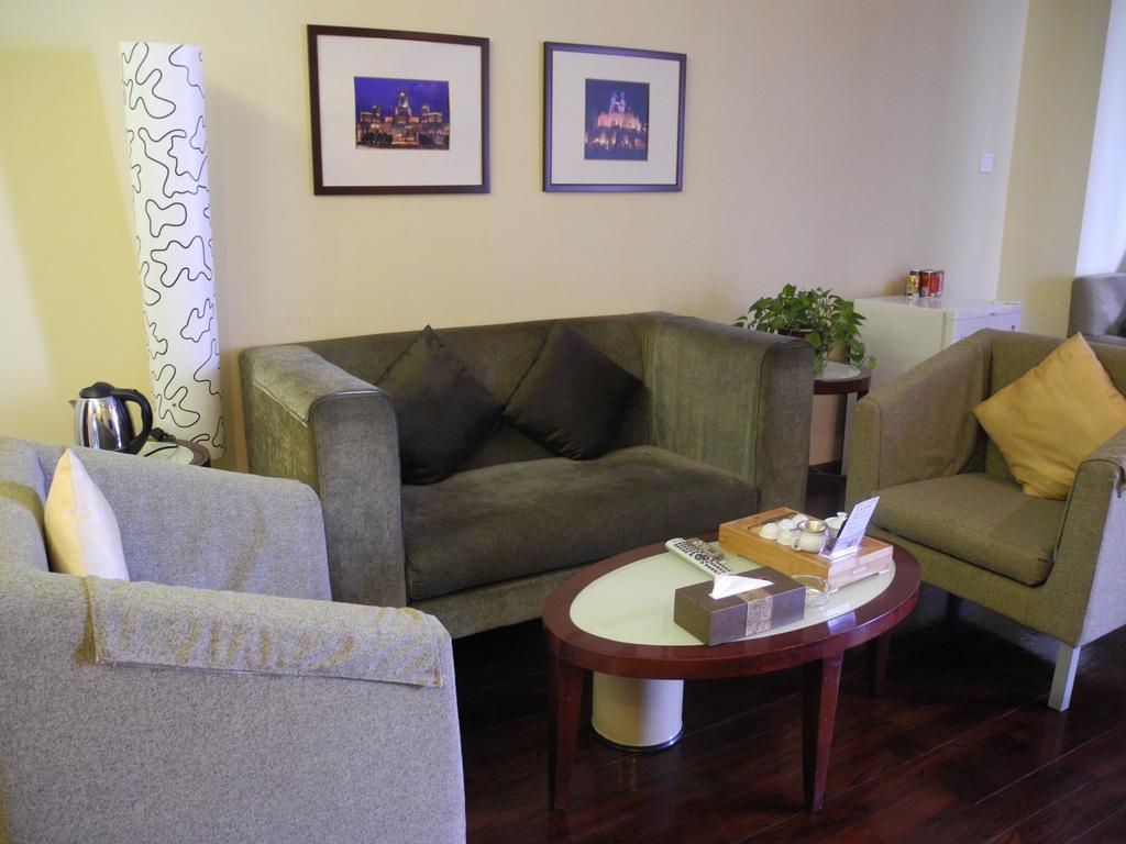שנג'ן Chicago Suites International חדר תמונה