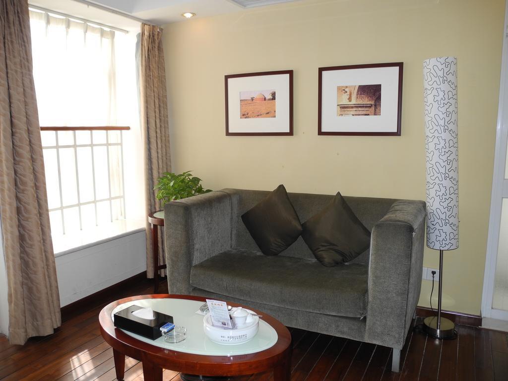 שנג'ן Chicago Suites International חדר תמונה